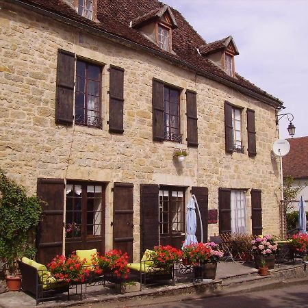 Le Petit Dragon Rouge Hotel Miers Екстериор снимка