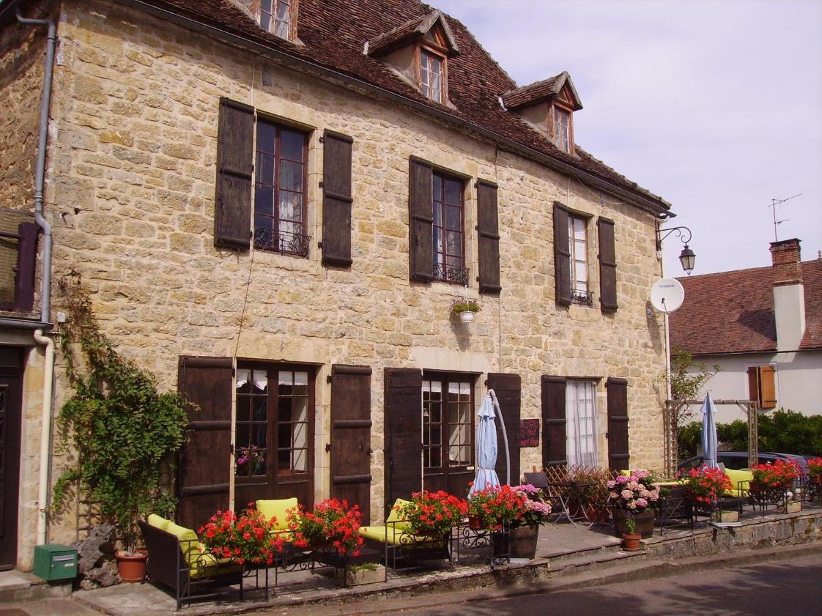 Le Petit Dragon Rouge Hotel Miers Екстериор снимка